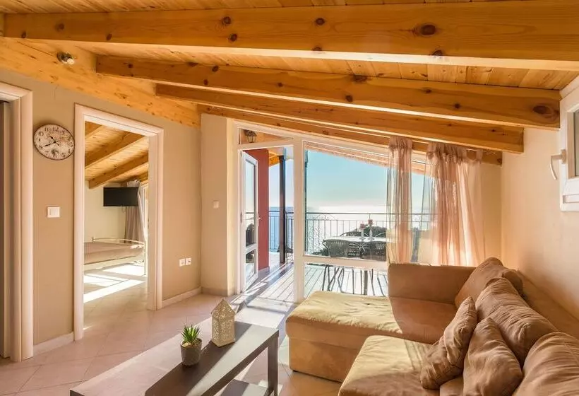 Hotelli Pelekas Beach Escape By Konnect