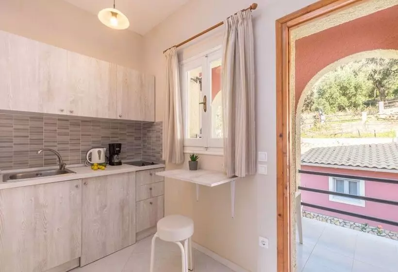 Hotelli Pelekas Beach Escape By Konnect