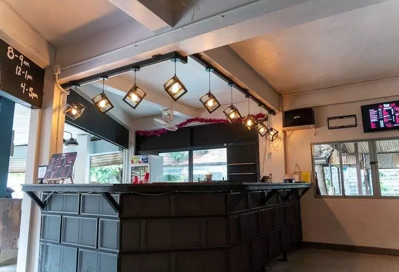 Hotelli Slumber Party Surf Khao Lak Hostel