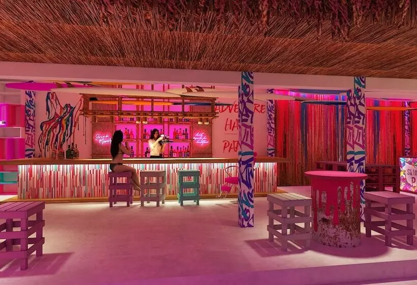 Hotelli Slumber Party Surf Khao Lak Hostel