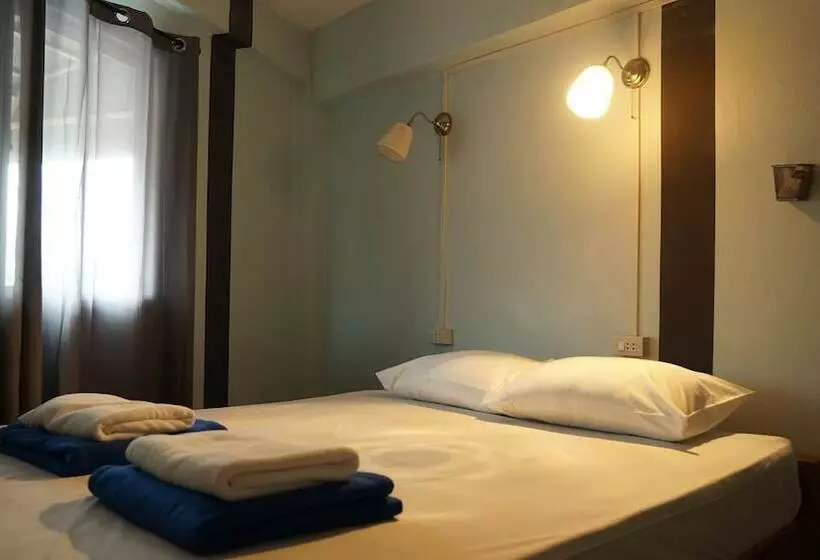 Hotelli Slumber Party Surf Khao Lak Hostel