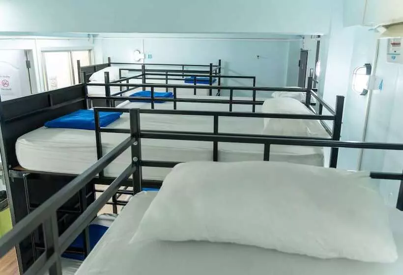 Hotelli Slumber Party Surf Khao Lak Hostel