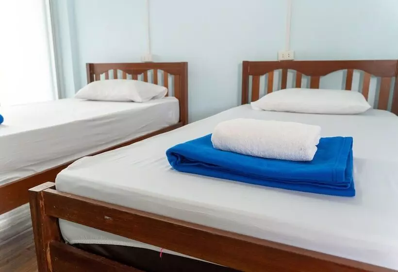 Hotelli Slumber Party Surf Khao Lak Hostel