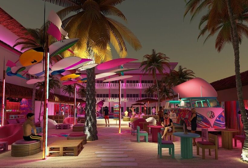 Hotelli Slumber Party Surf Khao Lak Hostel