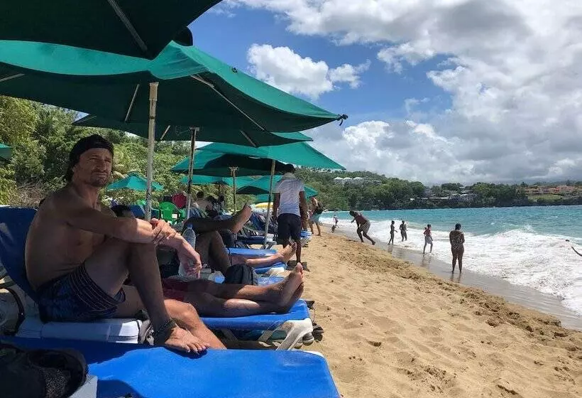 Hotelli Surfbreak B&b