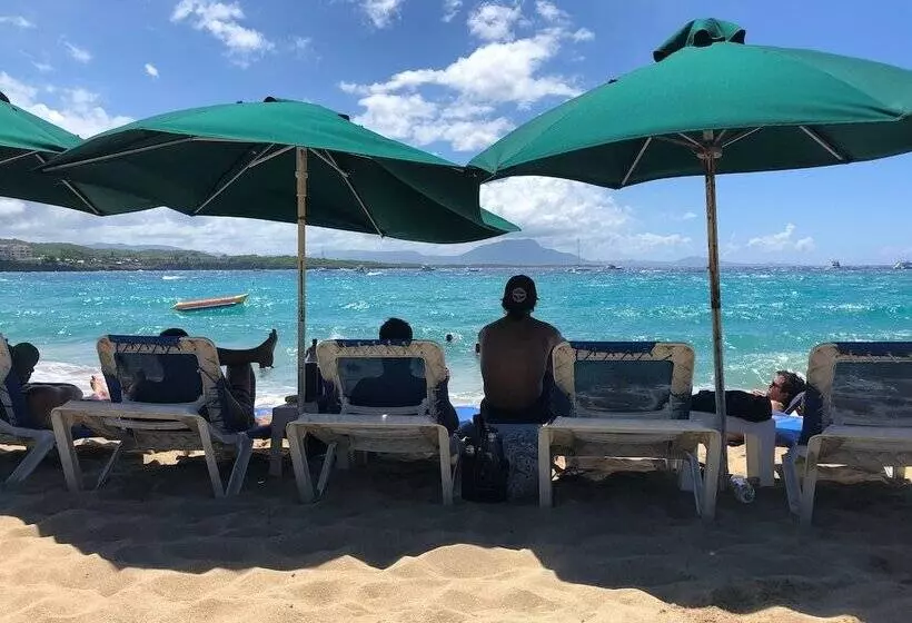 Hotelli Surfbreak B&b