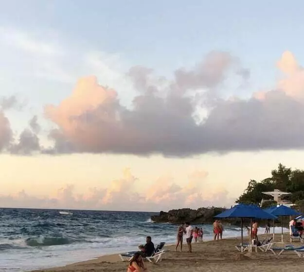 Hotelli Surfbreak B&b