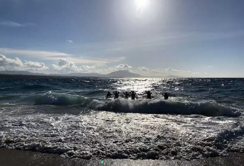 Hotelli Surfbreak B&b