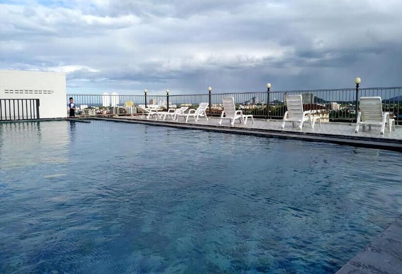 هتل The Base Hua Hin