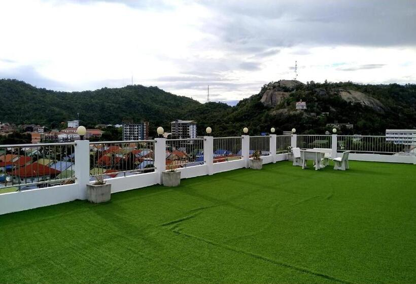 هتل The Base Hua Hin