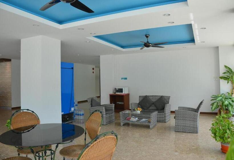 هتل The Base Hua Hin