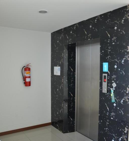 هتل The Base Hua Hin