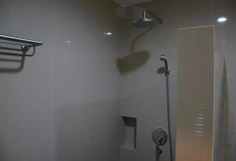 هتل The Base Hua Hin