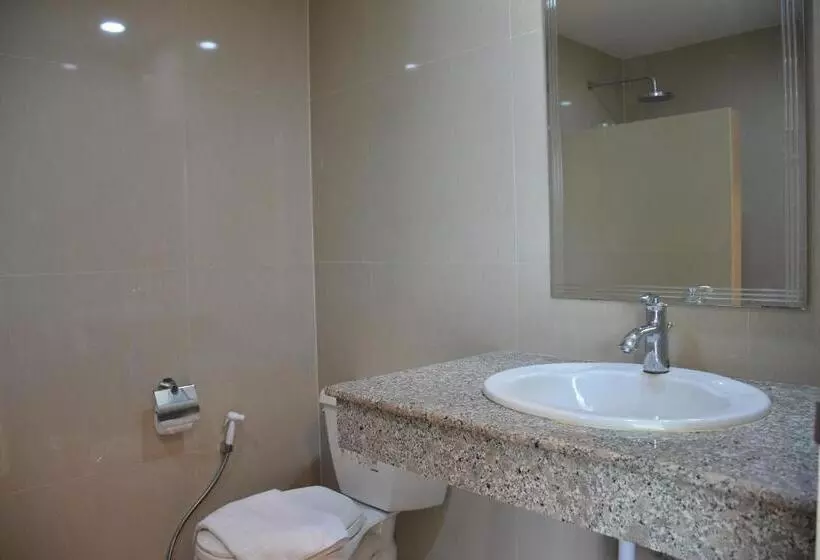 هتل The Base Hua Hin