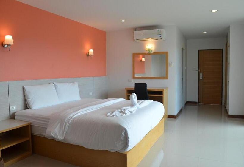 هتل The Base Hua Hin