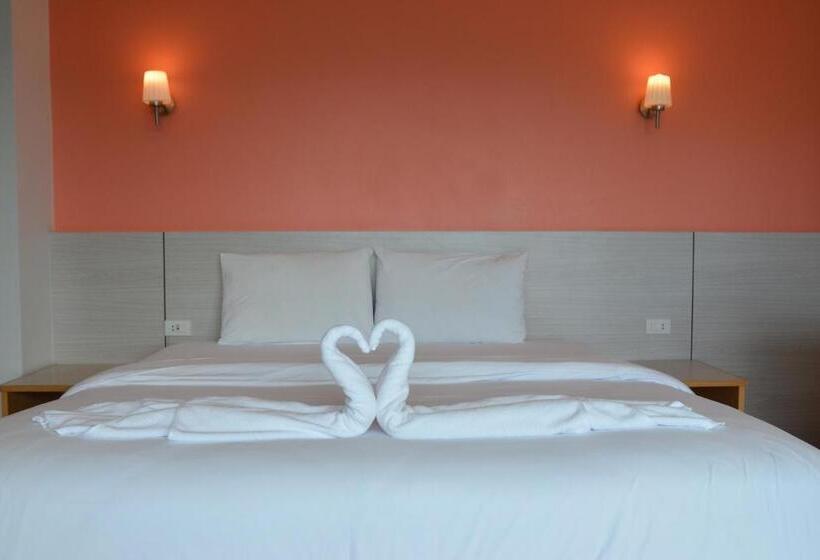 هتل The Base Hua Hin