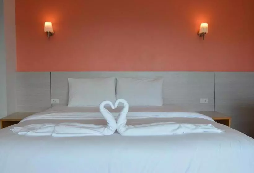 هتل The Base Hua Hin