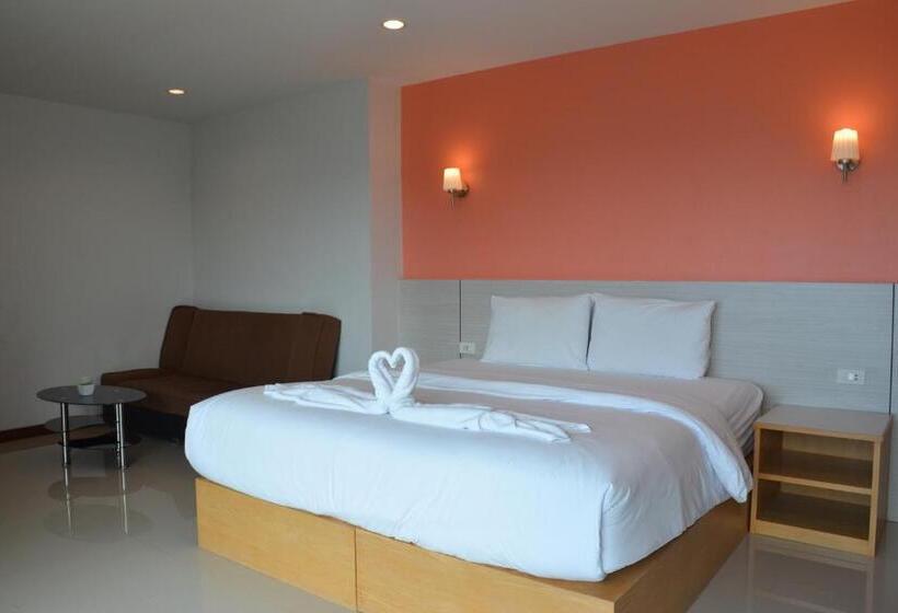 هتل The Base Hua Hin