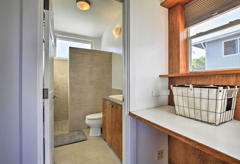 1 Mile To Magic Sands Beach: Kailua Kona Cottage