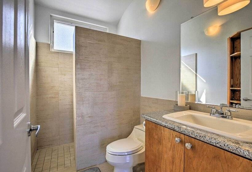 1 Mile To Magic Sands Beach: Kailua Kona Cottage