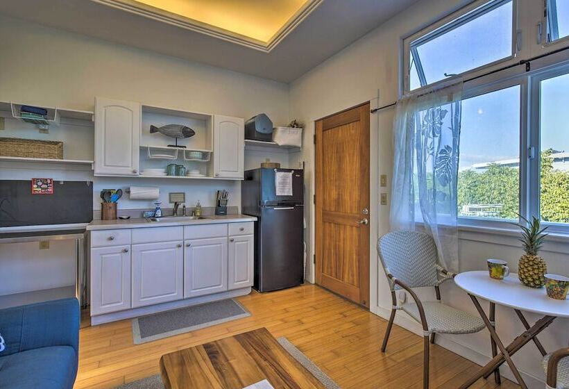 1 Mile To Magic Sands Beach: Kailua Kona Cottage