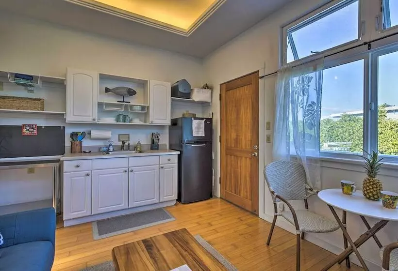 1 Mile To Magic Sands Beach: Kailua Kona Cottage