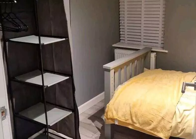 Residenssi Remarkable 3 Bed House In Chelmsford