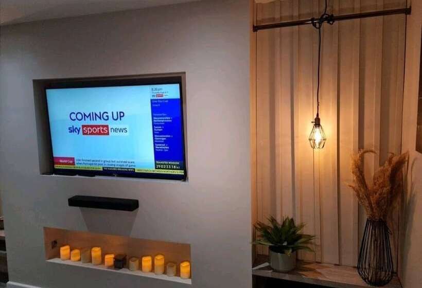 إقامة Remarkable 3 Bed House In Chelmsford