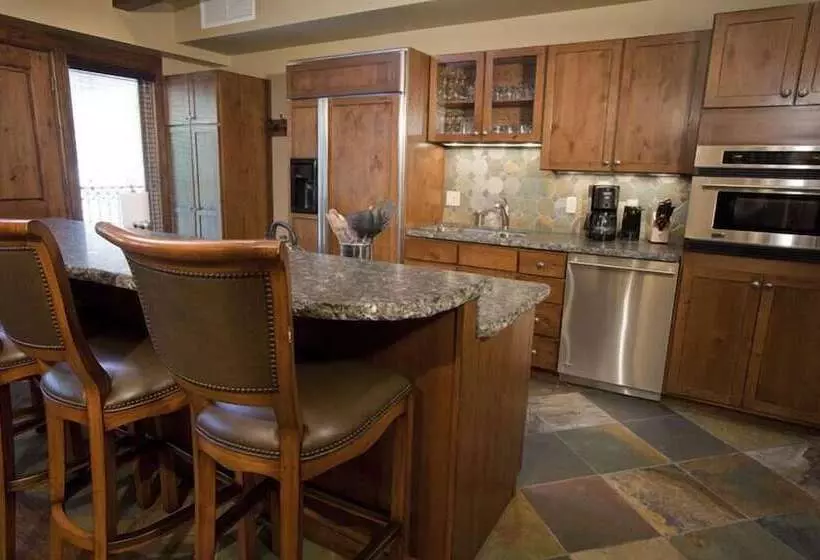 The Innsbruck Aspen By Frias