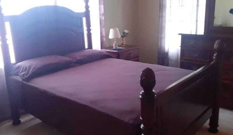 تختخواب و صبحانه Pearly Ron