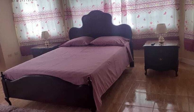 تختخواب و صبحانه Pearly Ron