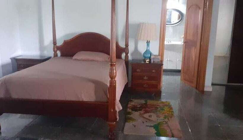 تختخواب و صبحانه Pearly Ron