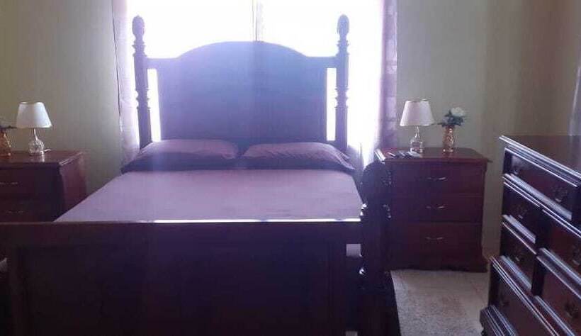 تختخواب و صبحانه Pearly Ron