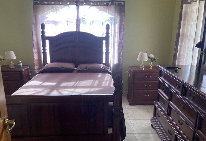 تختخواب و صبحانه Pearly Ron