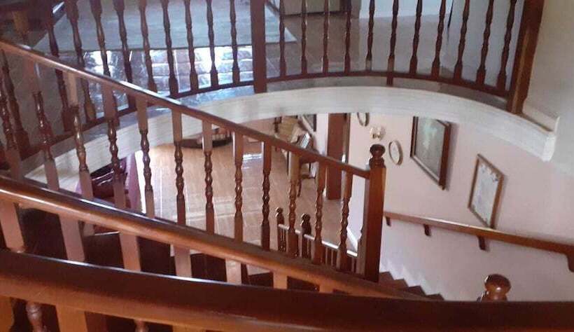 تختخواب و صبحانه Pearly Ron