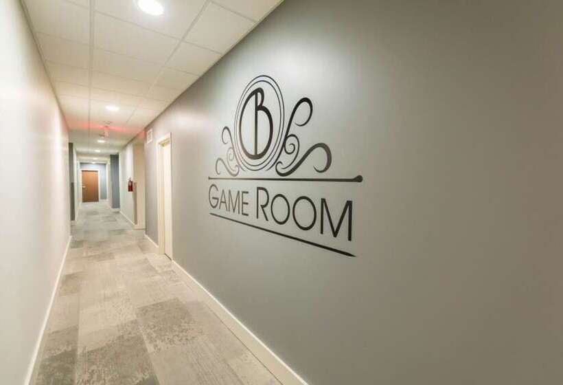 Chic Elegance In The Heart Of Nola: 4 Bedroom Oasis Awaits!