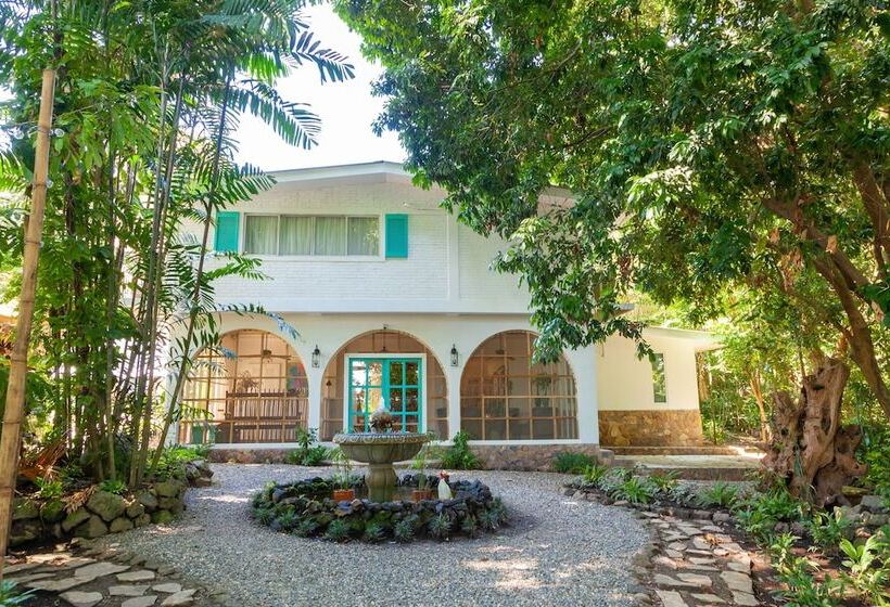 هتل Angeli Gardens Boutique