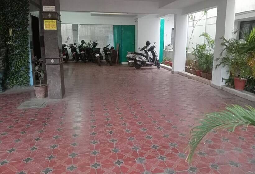 酒店 Bluestones Residency