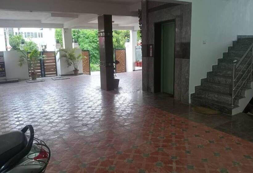 酒店 Bluestones Residency