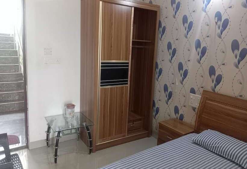 酒店 Bluestones Residency