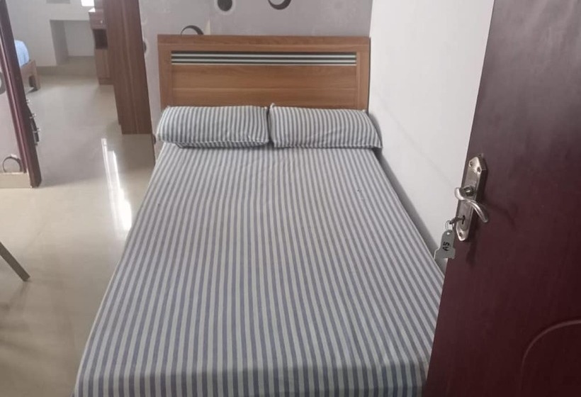 酒店 Bluestones Residency