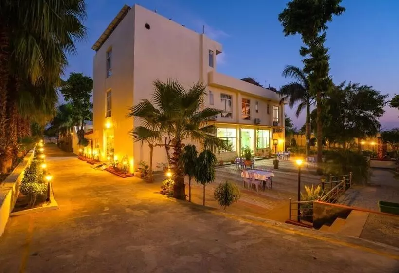 ホテル Gharial Bagh Resort