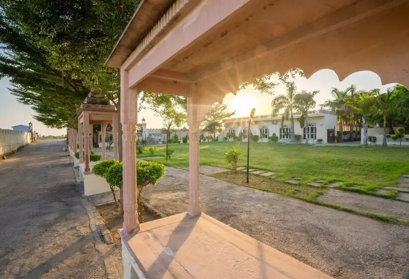 ホテル Gharial Bagh Resort