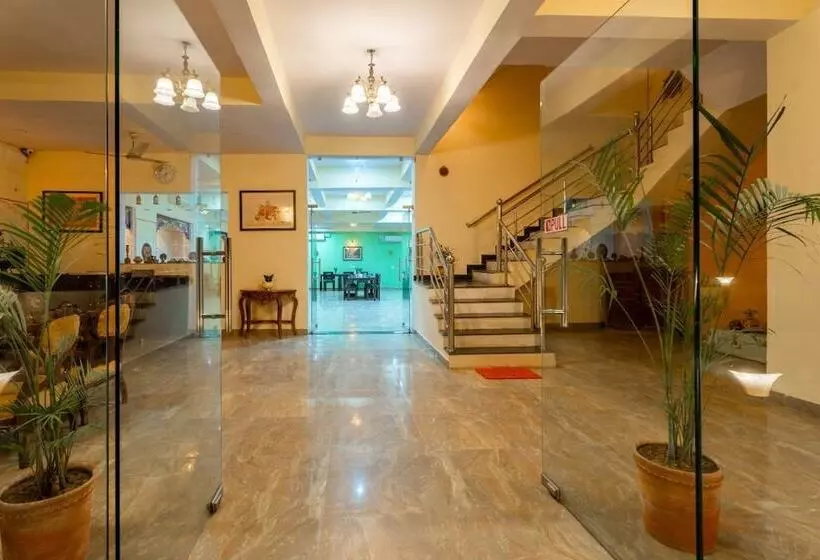ホテル Gharial Bagh Resort
