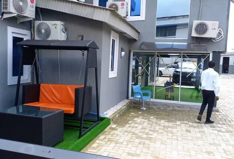 هتل Glandov Suites And Apartment