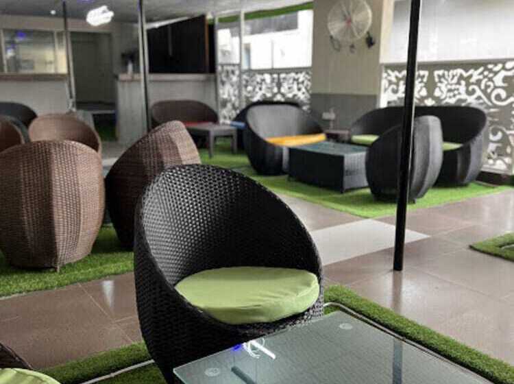 هتل Glandov Suites And Apartment