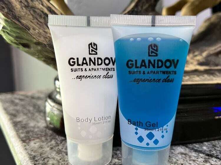 هتل Glandov Suites And Apartment