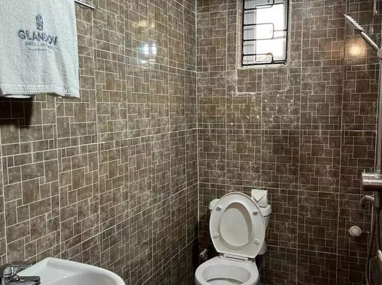 هتل Glandov Suites And Apartment