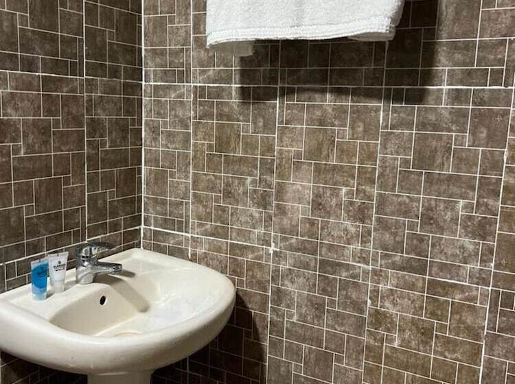 هتل Glandov Suites And Apartment