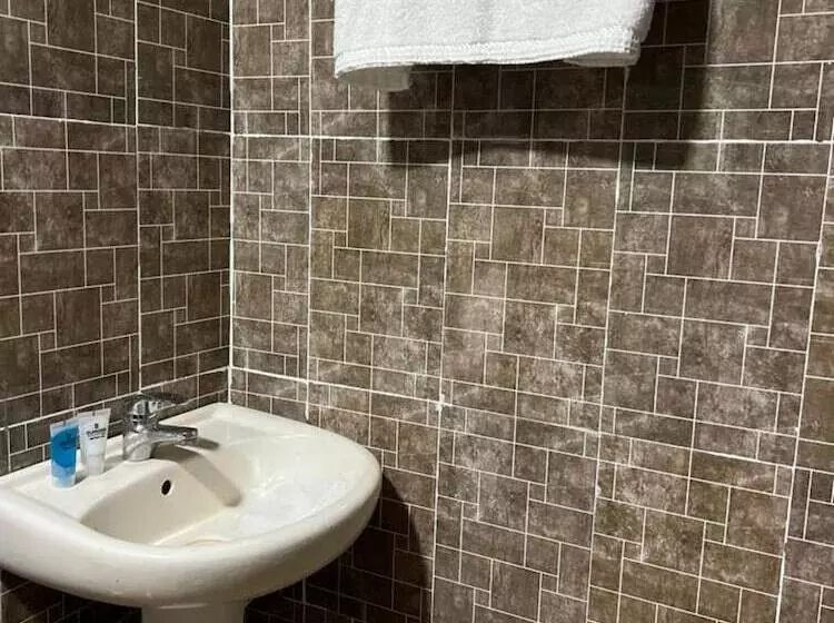 هتل Glandov Suites And Apartment